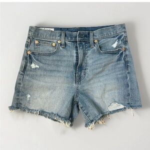 GAP Denim Women Shorts, NWOT Distressed, Fray Hem Size 6/28